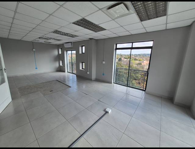 136M² OFFICE TO LET IN SUNNINGHILL